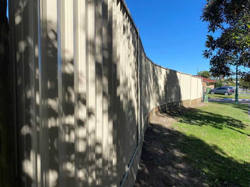 curved side boundary fence in colorbond