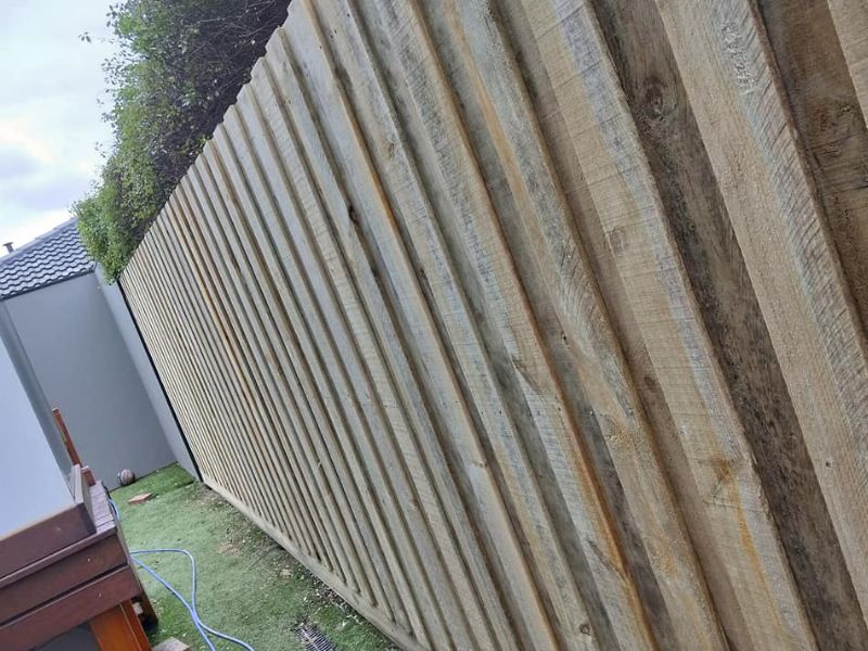 lapped and capped timber fence Acacia Ridge